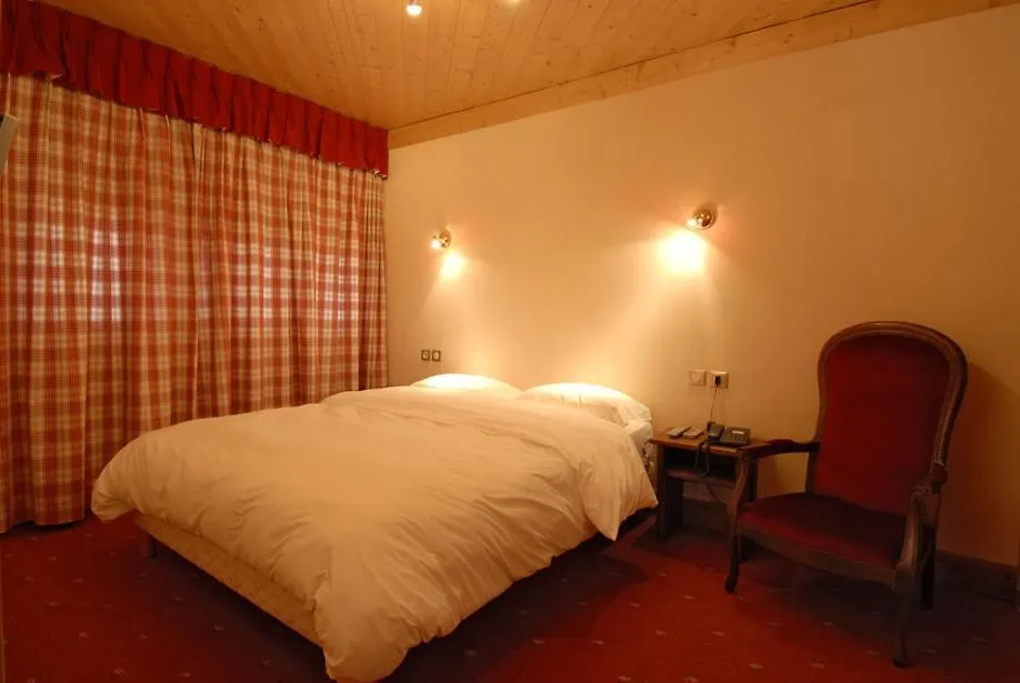 Hotel Denarie - Restaurant Les 5 Chemins フランス