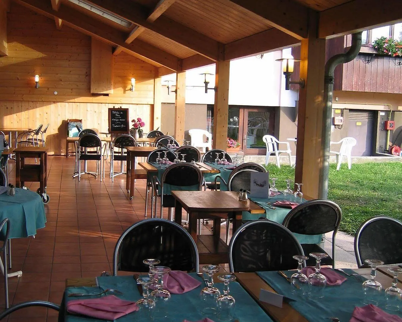 Hotel Denarie - Restaurant Les 5 Chemins フランス
