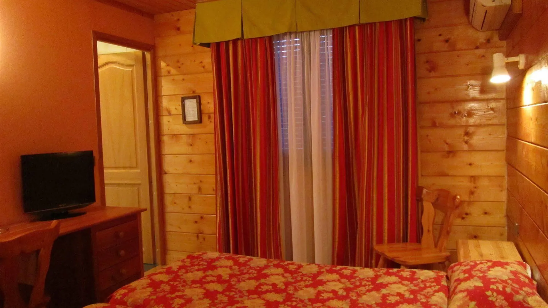 Hotel Denarie - Restaurant Les 5 Chemins