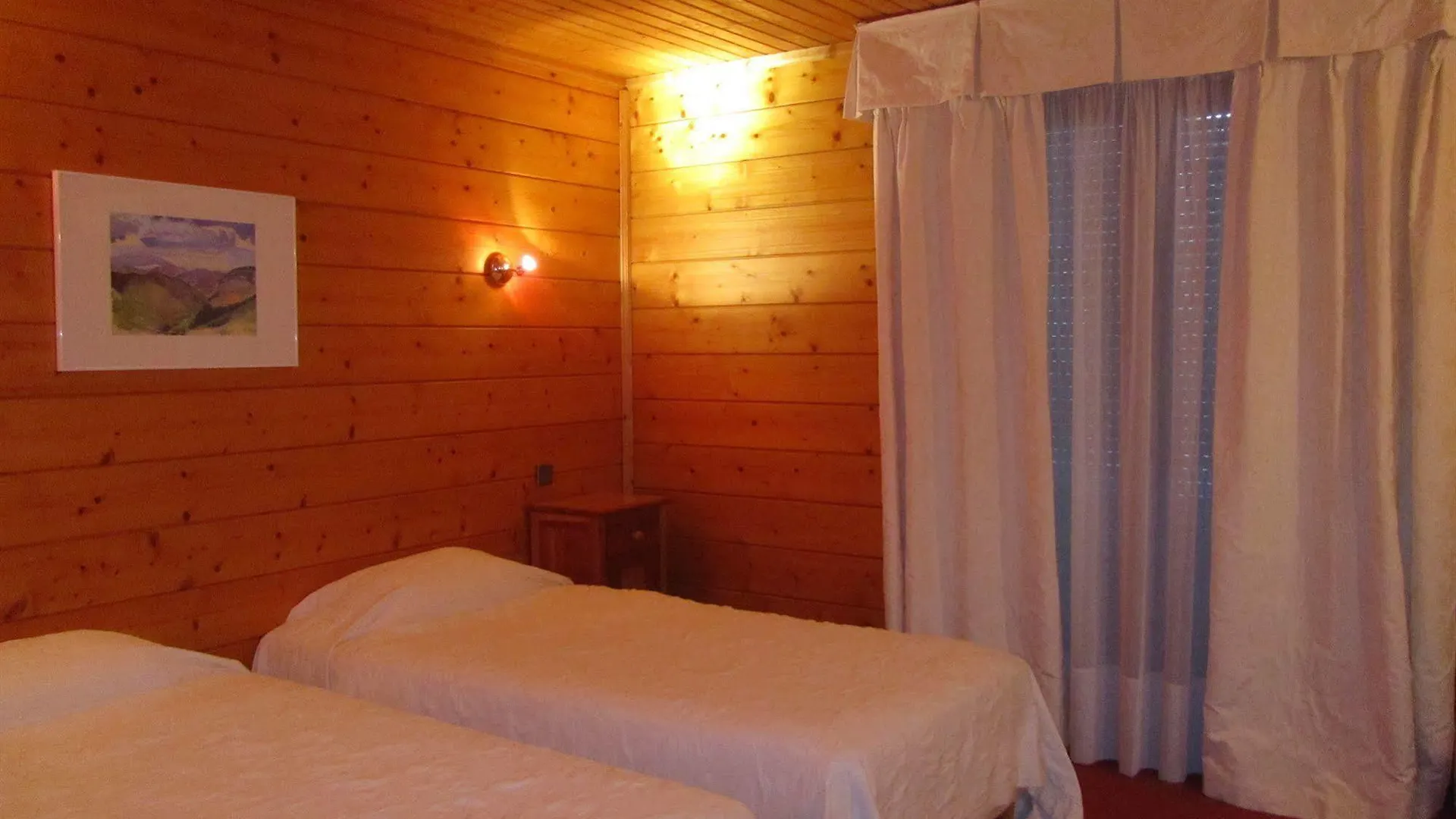 ***  Hotel Denarie - Restaurant Les 5 Chemins フランス